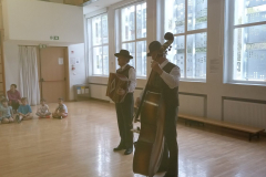 Predstavitev folklorne skupine Kal nad Kanalom in plesanje s tretješolci